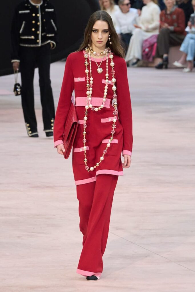 Modella alla sfilata Chanel Autunno-inverno 2024/25