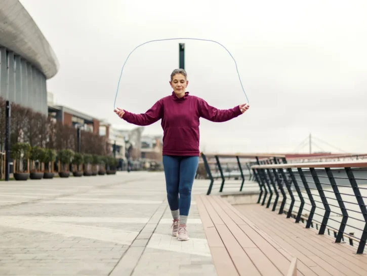 Gli esercizi per migliorare la salute delle ossa dopo i 50 anni