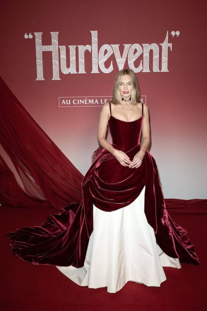 Margot Robbie indossa un abito Chanel