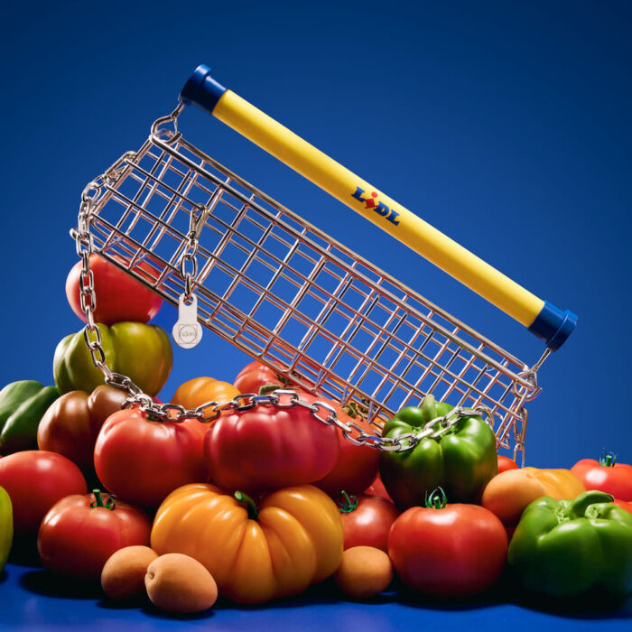 Un carrello della spesa è la it bag del momento. Non è Chanel, è Lidl. Non sono più le griffe a farci innamorare?