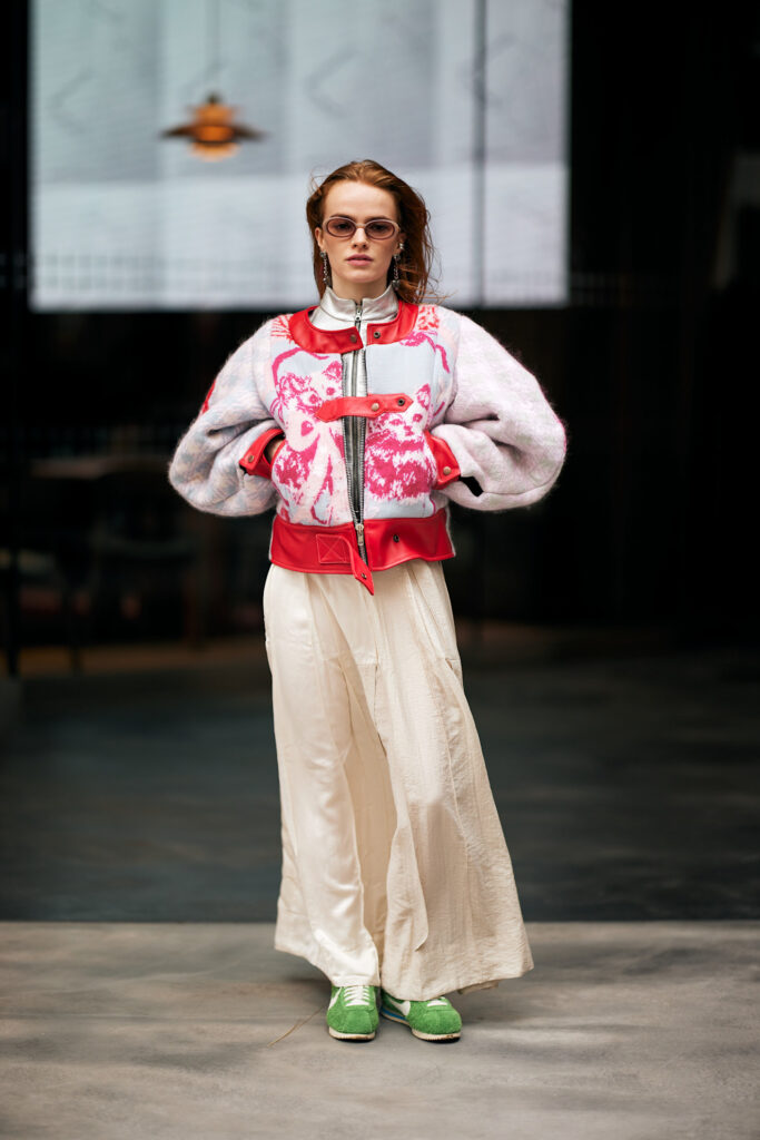 come abbinare le sneakers color pastello idee look moda primavera 2026