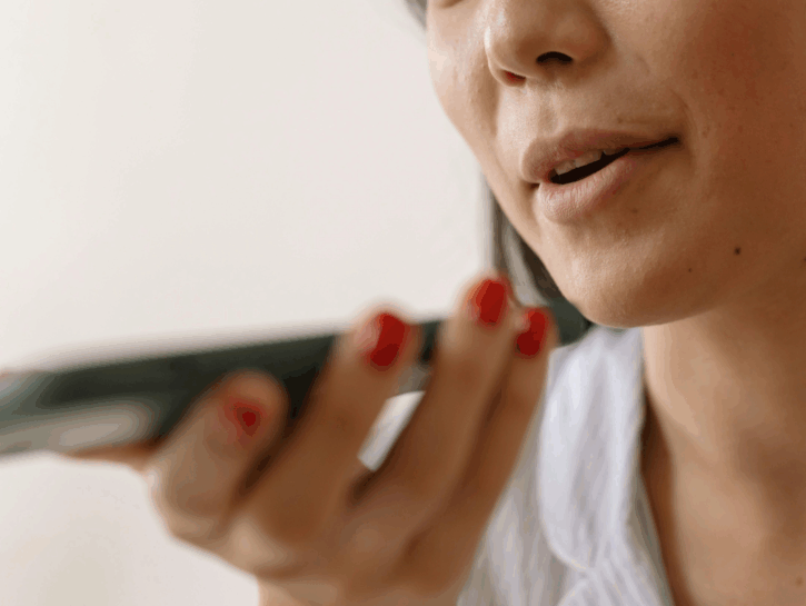«Scusa se ti mando un vocale»: allora perché me lo mandi?
