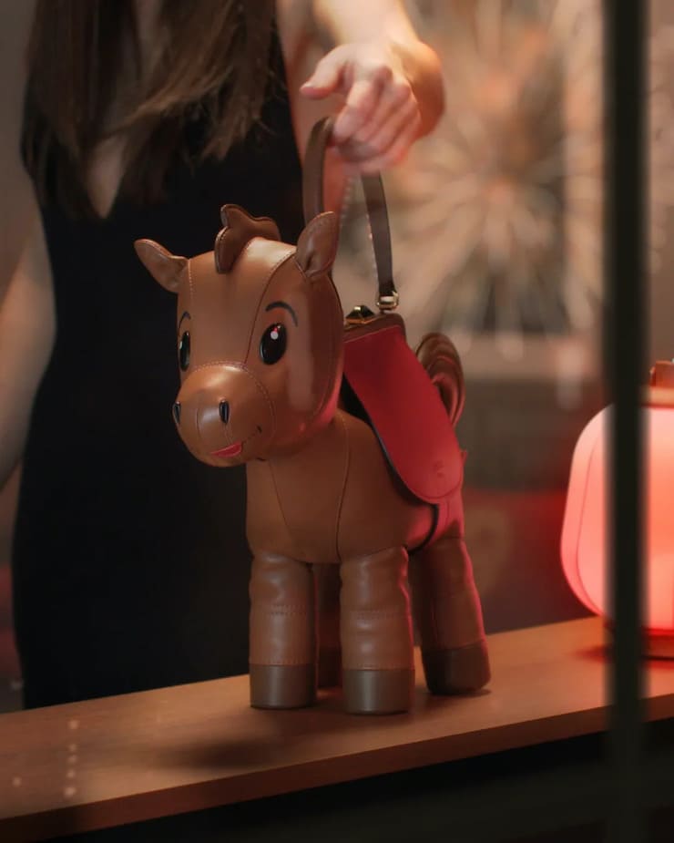 Campagna per l'anno del Cavallo by Moschino