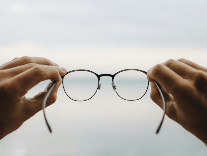 Video e foto fatti con l'AI: il detto 