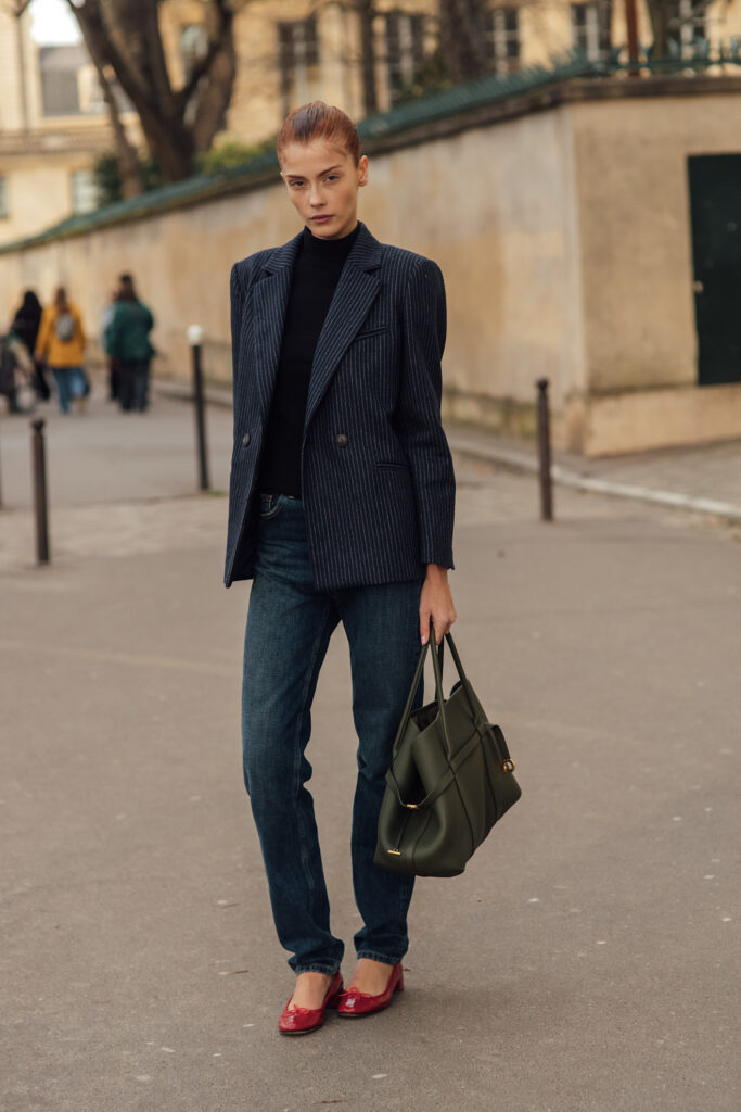 Tendenza denim moda primavera 2026 cosa sono gli stovepipe jeans e come abbinarli