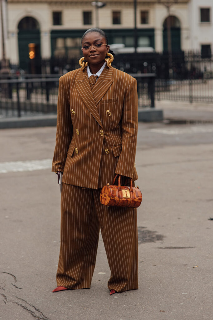 come abbinare il colore marrone tendenze moda primavera 2026 look facile da copiare