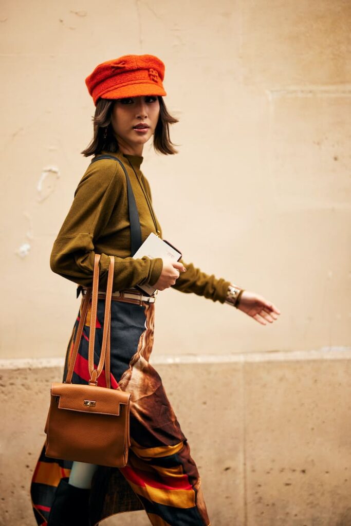 Ragazza indossa il baker hat