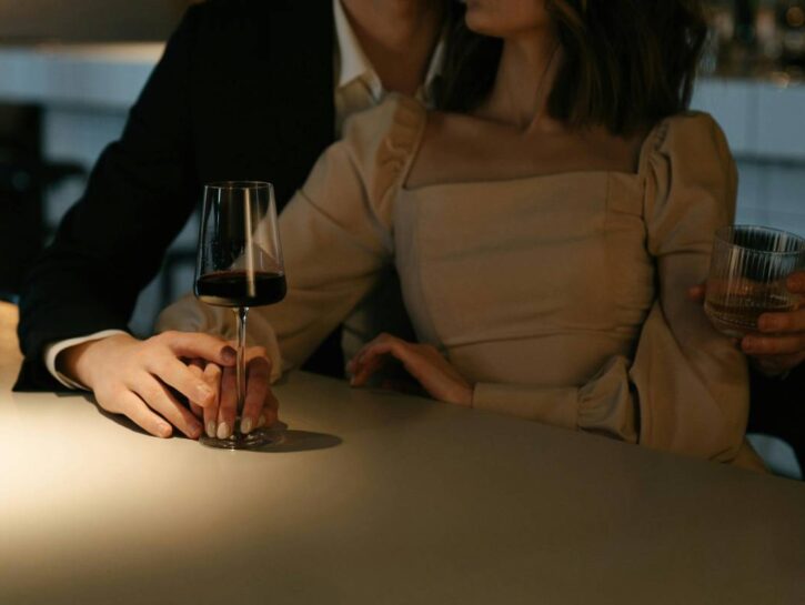 Storie tra colleghi: meglio evitare, eppure...