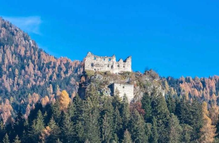 un castello su una rupe