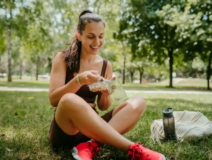 L'allenamento inizia a tavola: cosa mangiare prima e dopo lo sport