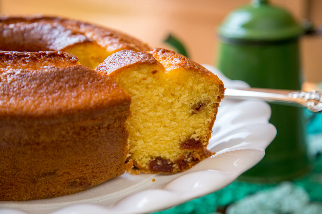Torta du zucca e mele su piatto