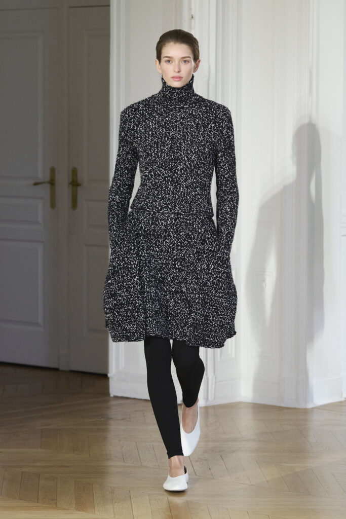 come abbinare i leggings neri in modo chic tendenze sfilate moda primavera 2026