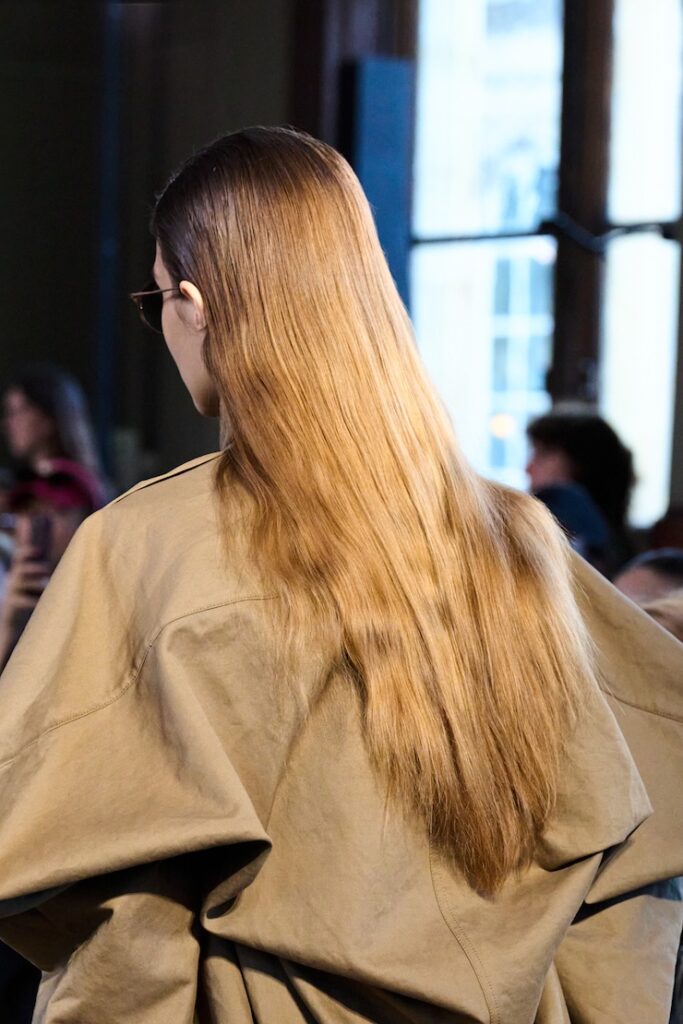 capelli lisci da dietro