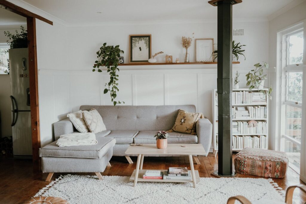 salotto elegante bianco e minimal