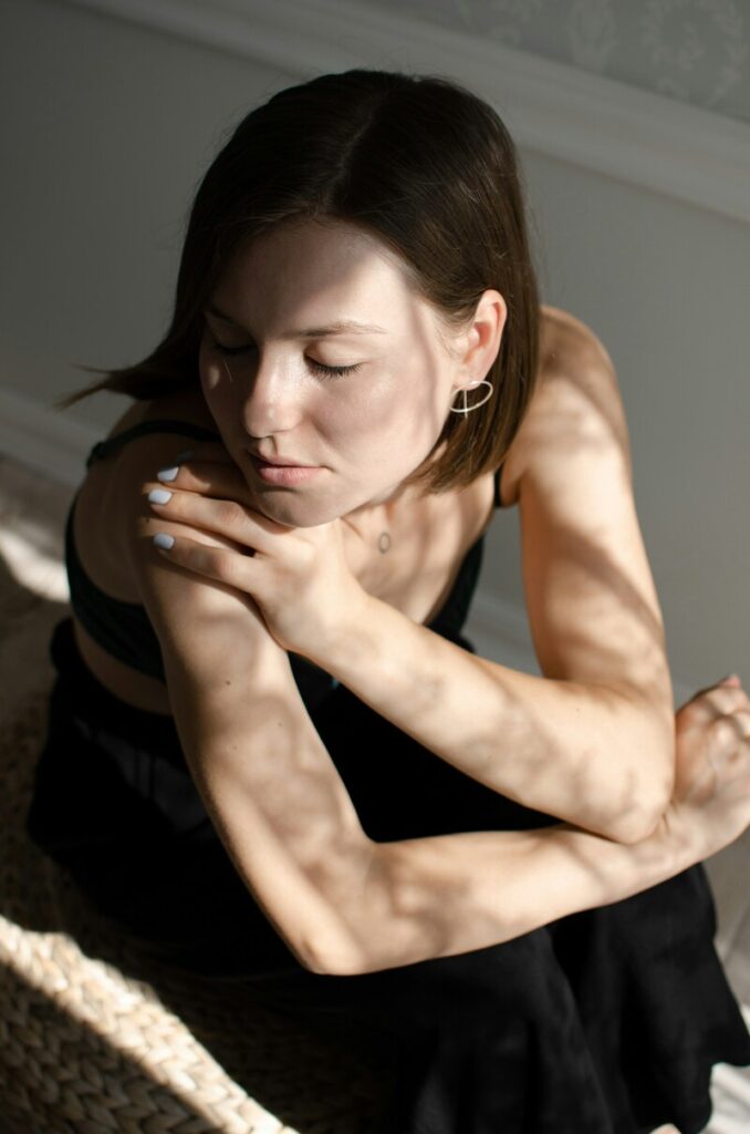 ragazza in casa dopo allenamento