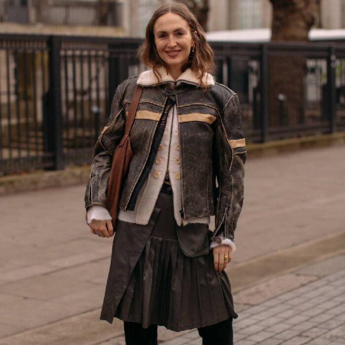 Il layering più cool del 2026? Gonna + pantaloni