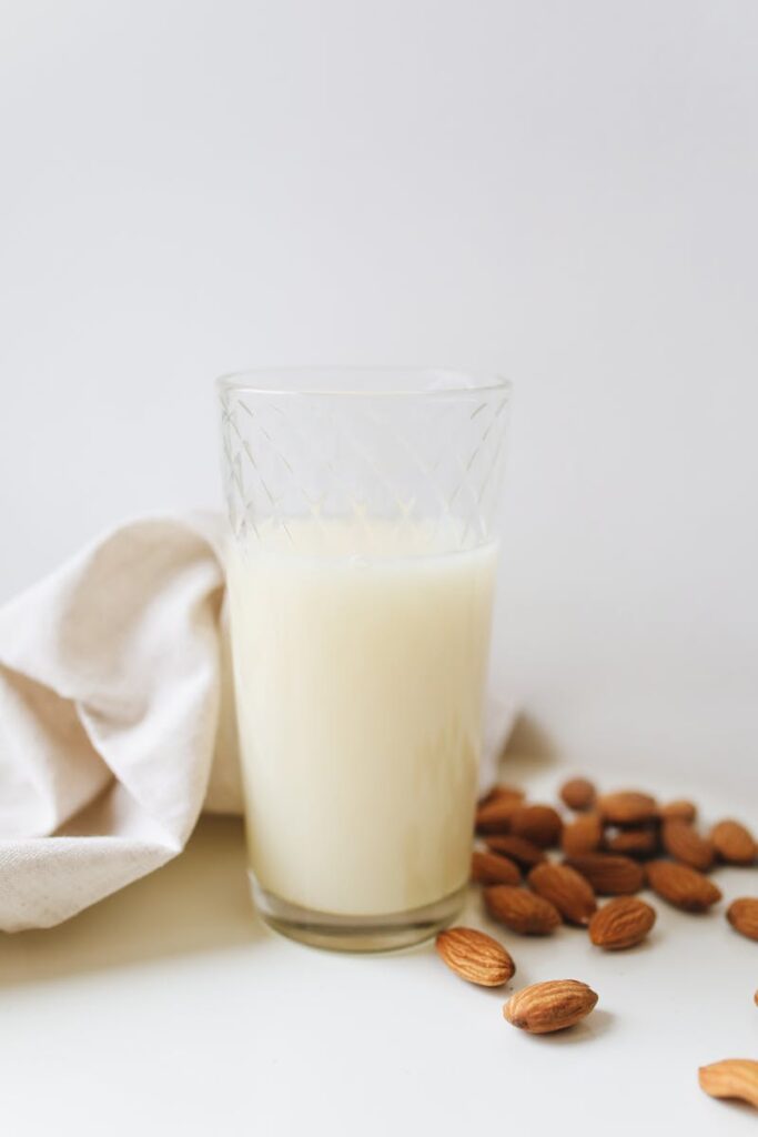 bicchiere di latte di mandorla