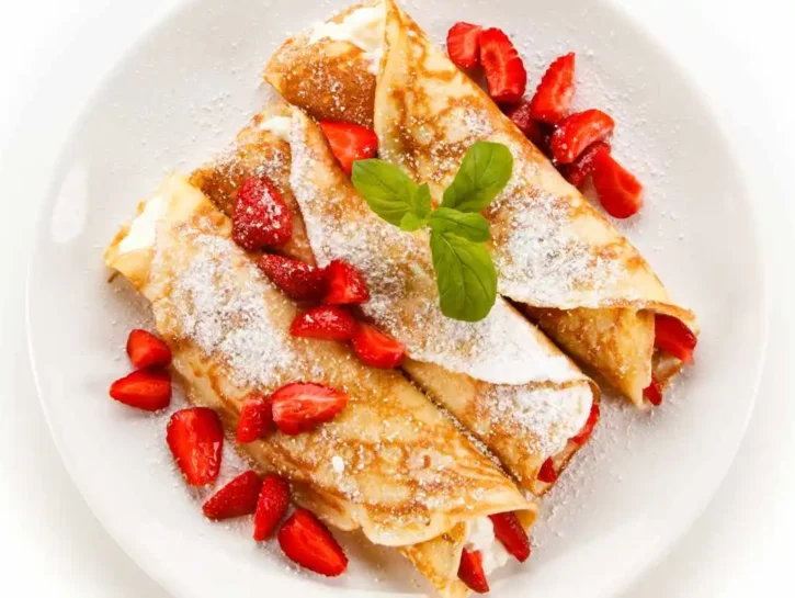 Crêpes con fragole e panna, una coccola per il palato