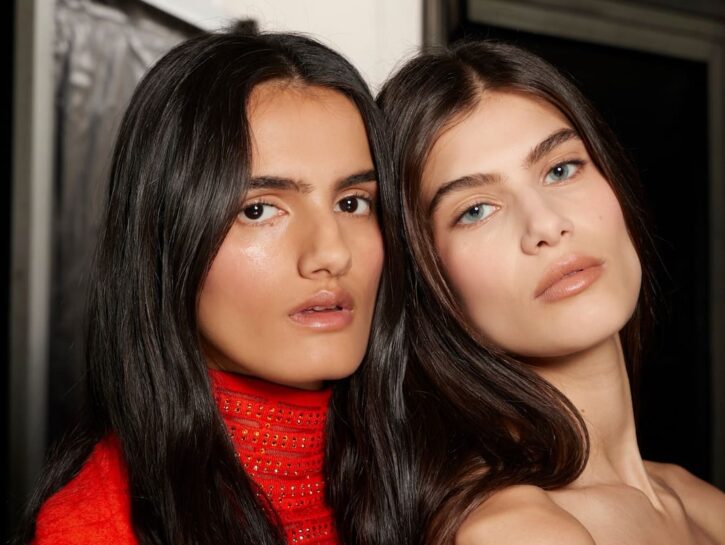 Spazzola lisciante: perché sta superando la piastra nello styling quotidiano