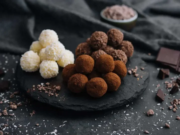 Tartufini ai tre cioccolati: piacere in formato mini