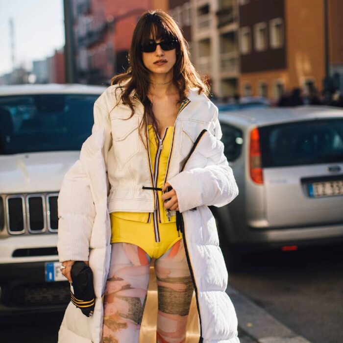 L'estetica più carina dell'inverno 2026? Fingere di partire per la settimana bianca restando in città