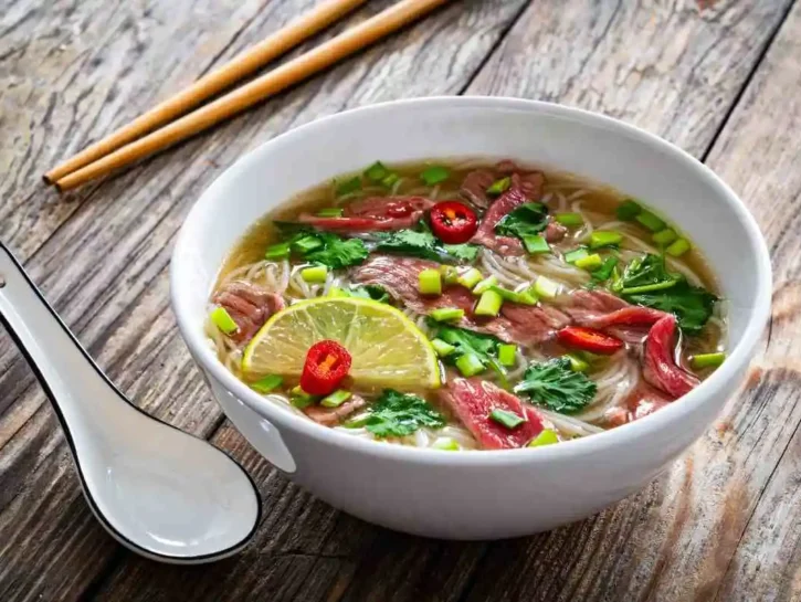 La zuppa Pho, specialità vietnamita