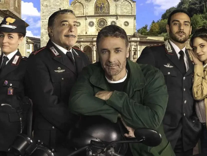il cast di Don Matteo schierato con Nino Frassica e Raoul Bova