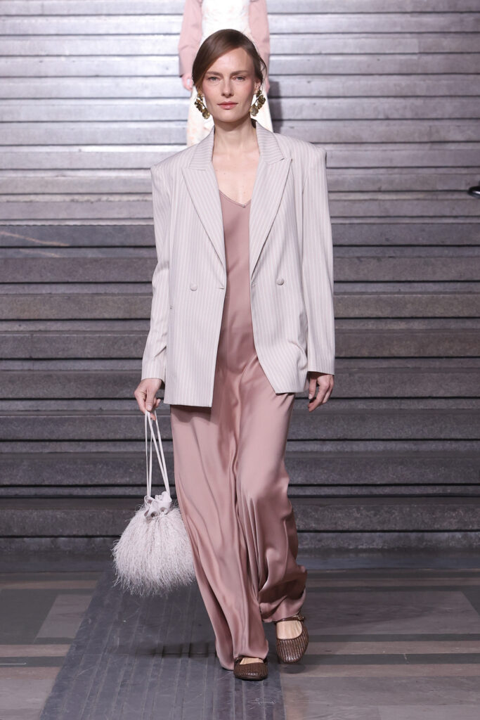 sfilata Emé abito sottoveste e blazer