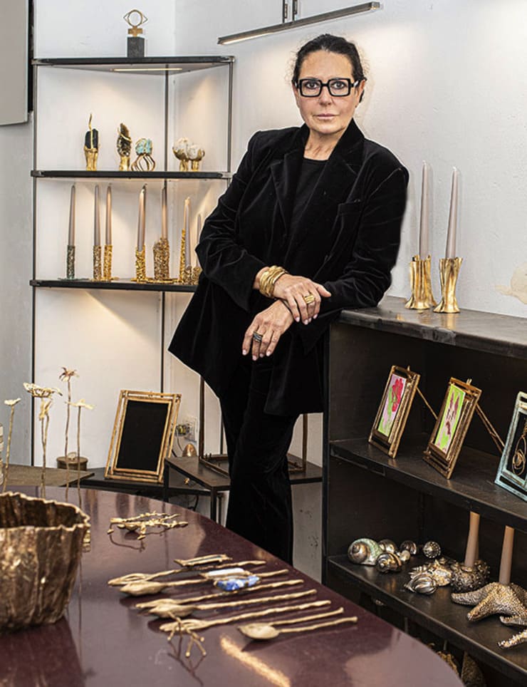 Roma tra botteghe e atelier Patrizia Corvaglia nel suo atelier di gioielli nel design district rione Ponte