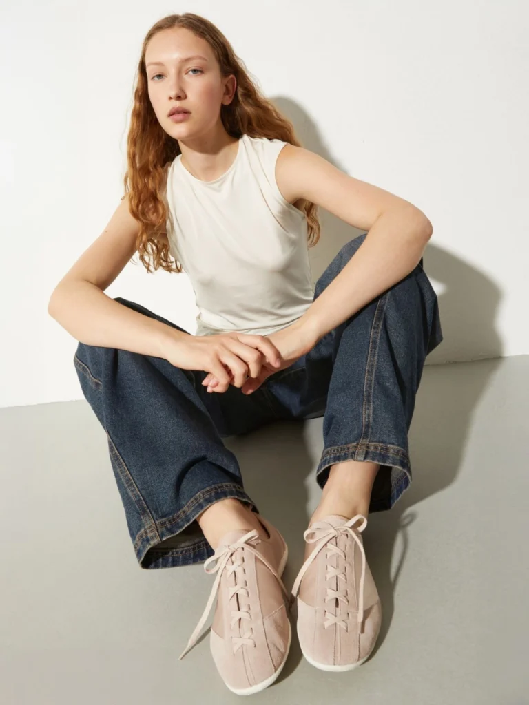 come abbinare le sneakers di raso rosa tendenza scarpe moda primavera 2026