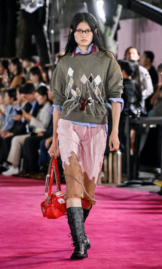 Messy Girl Era: pronte per il momento più «trasandato» della moda?