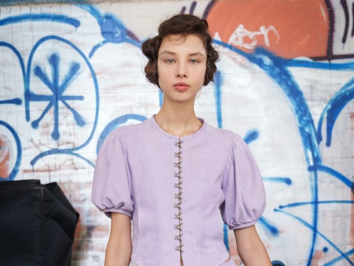 Il colore su cui puntare questa primavera? È il Digital Lavender, bellezza!