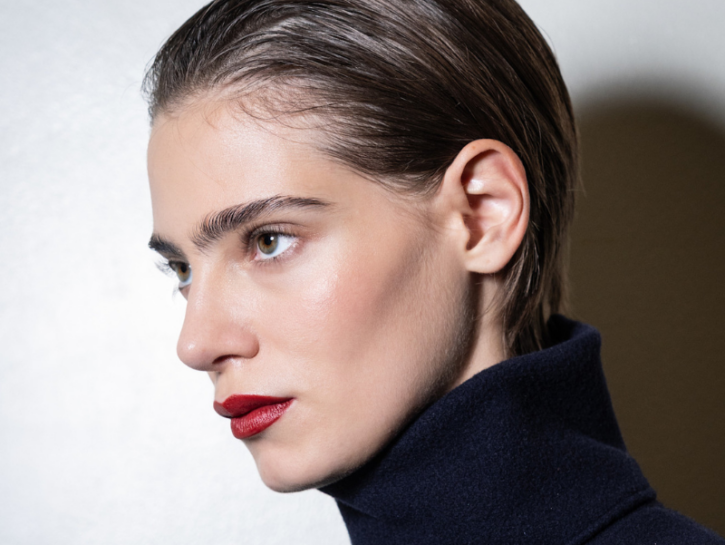 Capelli né lunghi né corti: come gestire la fase di transizione senza impazzire