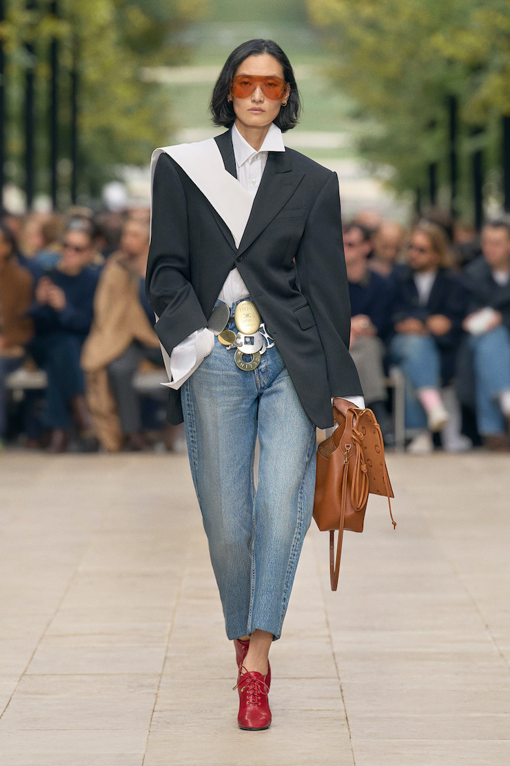 Celine Primavera-estate 2026. modella con blazer