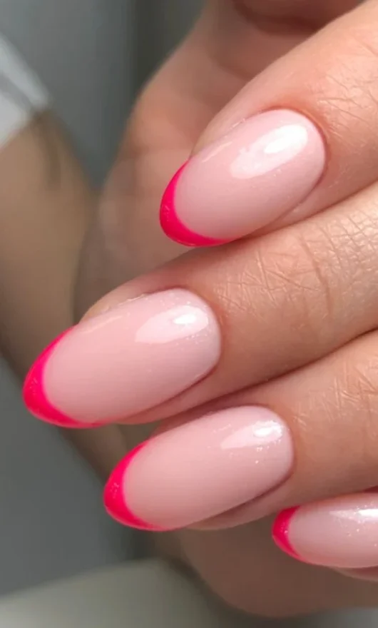 French colorata, la manicure di primavera che mette di buon umore