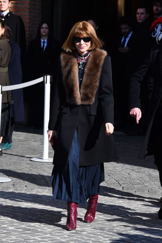 Anna Wintour con cappotto con collo di pelliccia