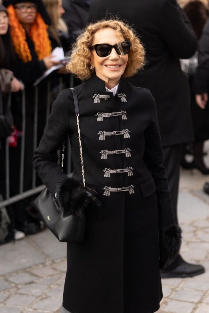 Signora con cappotto Mandarin