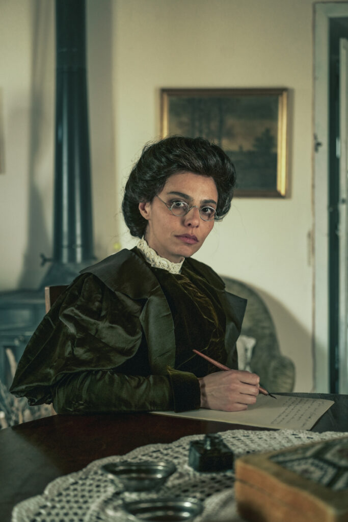 Irene Maiorino interpreta Grazia Deledda