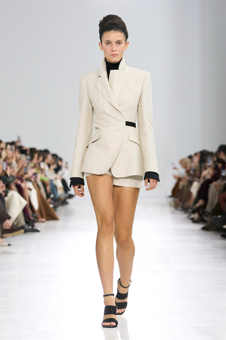 modella con blazer Max Mara Primavera-estate 2026.