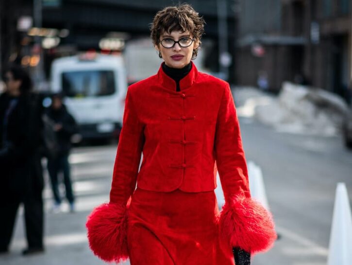 Perché adesso vogliamo tutte una Mandarin jacket? E che cos'è?