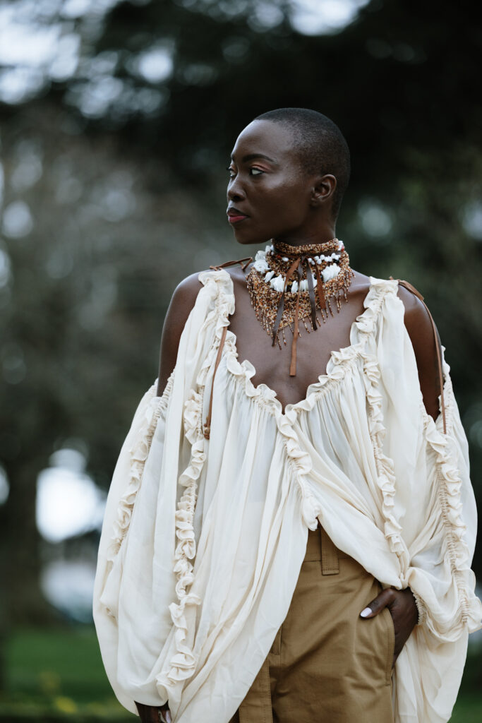 Come abbinare la blusa bianca donna tendenza moda boho chic primavera estate 2026