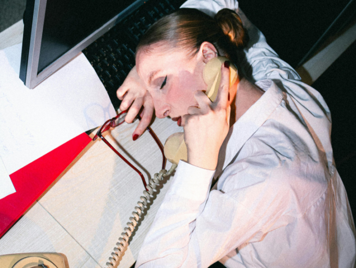 “Come faremmo senza di te?”: la trappola di chi lavora troppo (e bene)