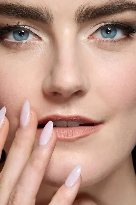 Unghie perlate, la manicure più elegante della primavera 2026