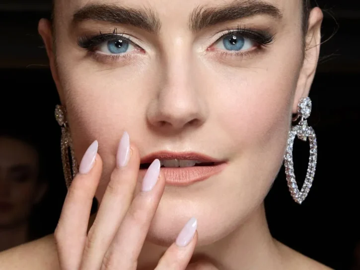 Unghie perlate, la manicure più elegante della primavera 2026