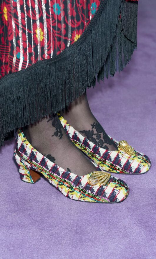 Le ballerine con il tacco sono il must di questa stagione: ecco come abbinarle