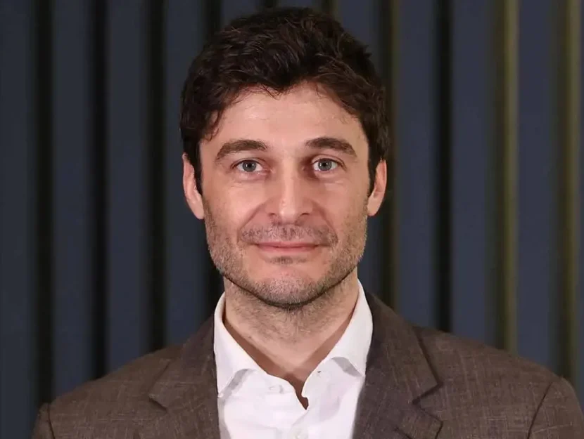 Lino Guanciale presso la sede Rai per la serie "Le libere donne"