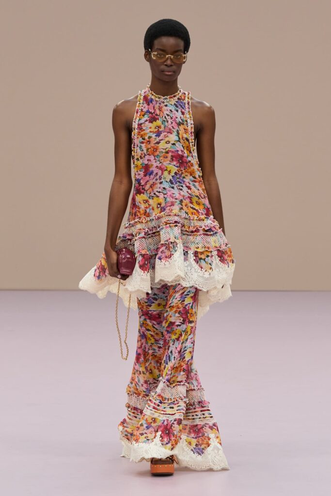 Abito floreale con bordi in pizzo in sfilata Zimmermann