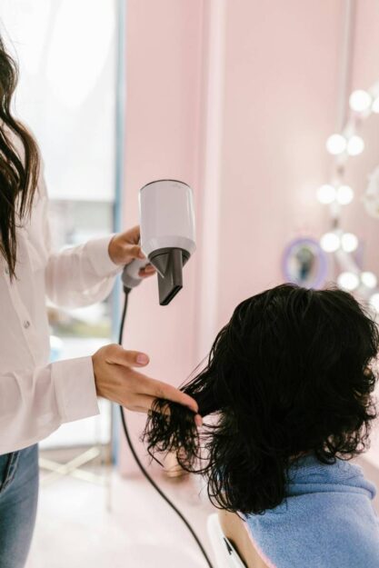 momento dell'asciugatura per i capelli mossi
