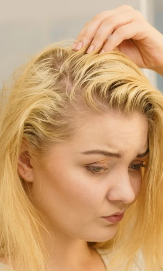 Capelli decolorati, la routine giusta per renderli più forti e luminosi