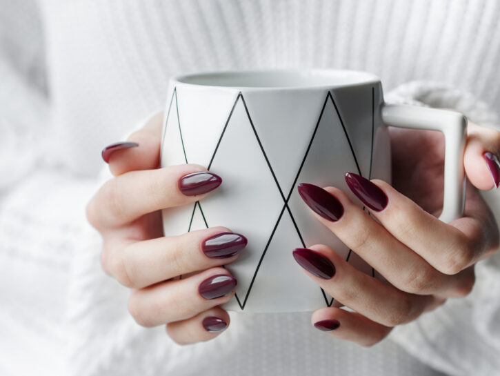 Per una manicure irresistibile prova il plum noir
